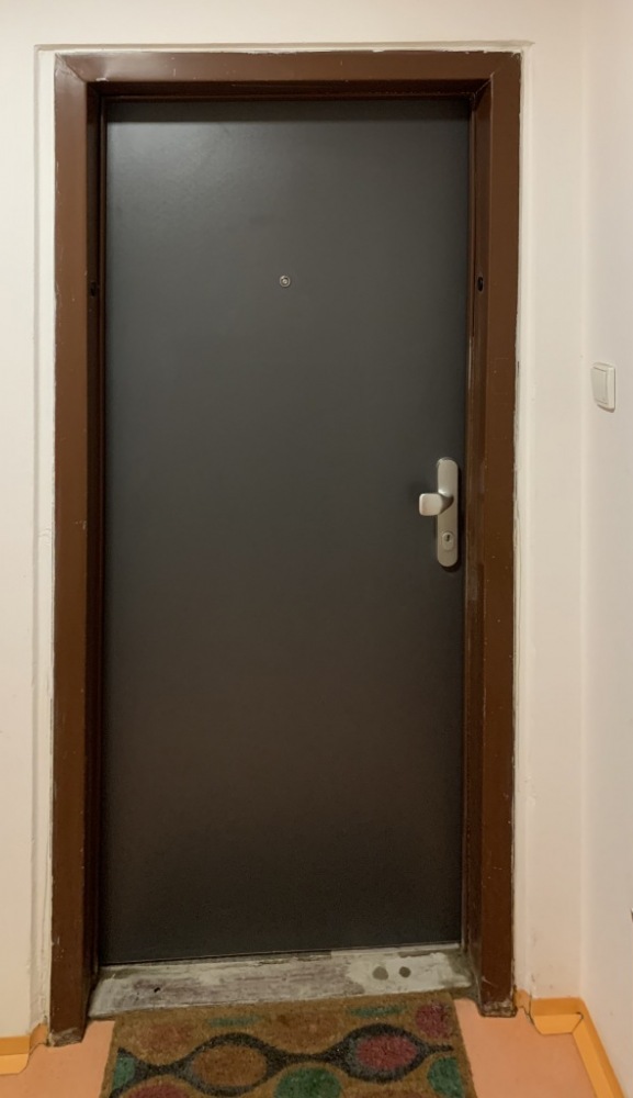 Výměna vchodových dveří Praha 10, Uzbecká ul. 2