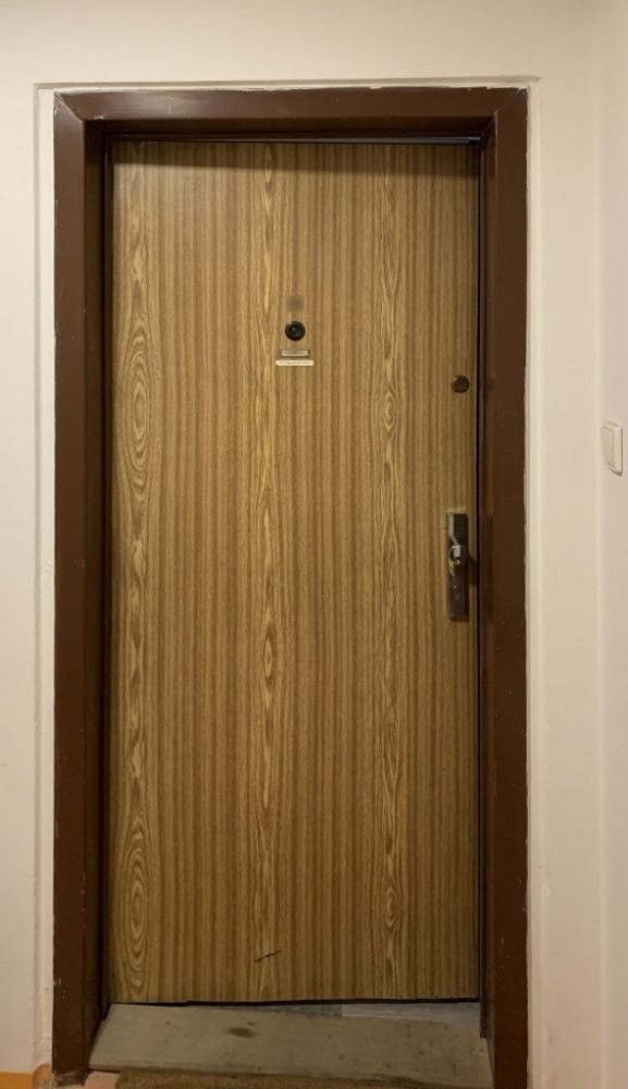 Výměna vchodových dveří Praha 10, Uzbecká ul.1